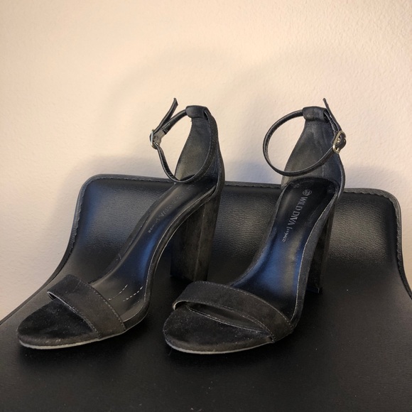 Black open toed silk heels - Picture 2 of 5